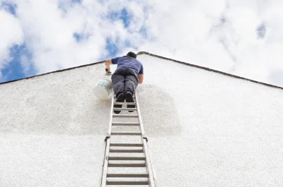 Peinture extérieure à la Roche-Maurice — façades et ravalement
